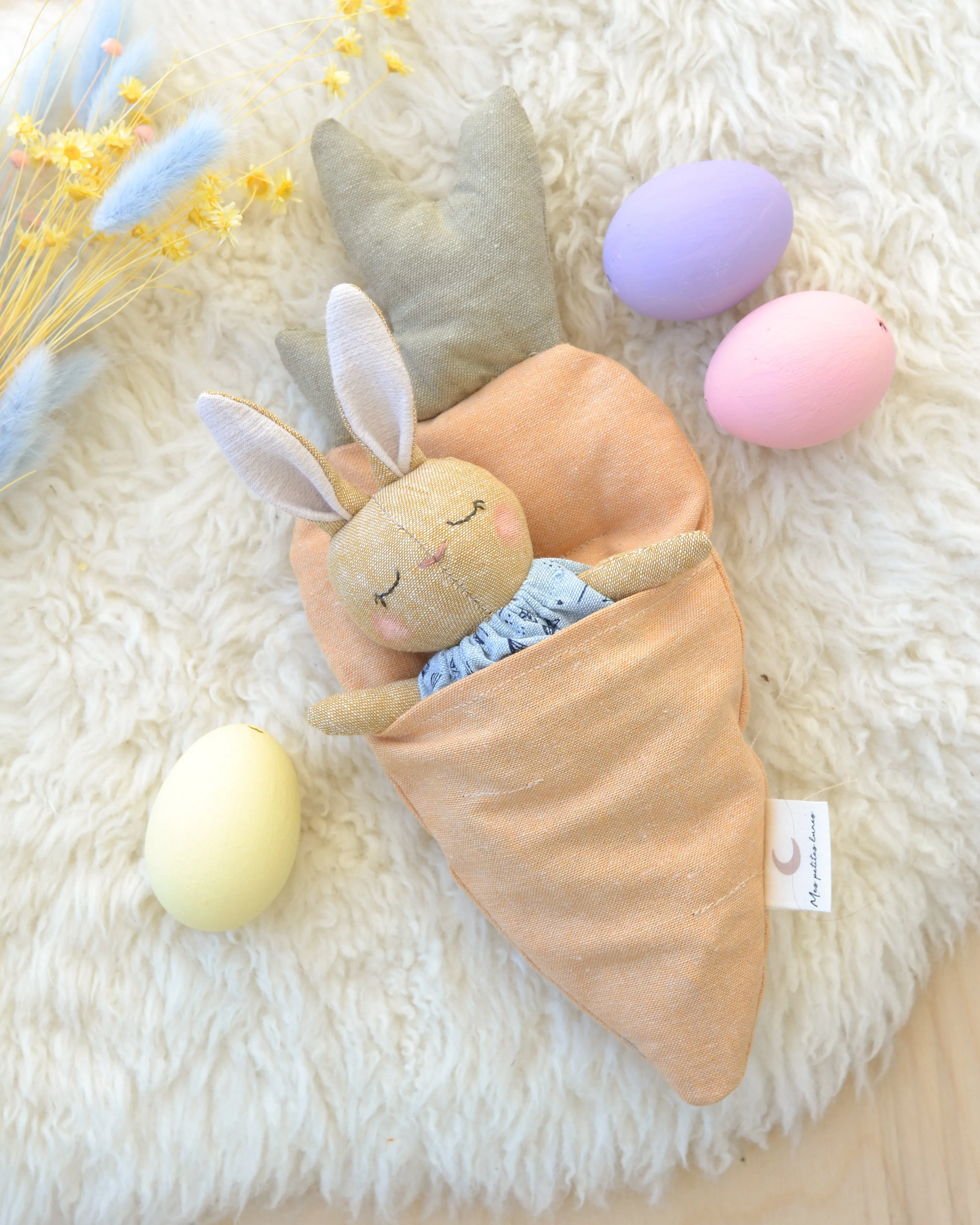 Mini bunny and carrot-shaped bed