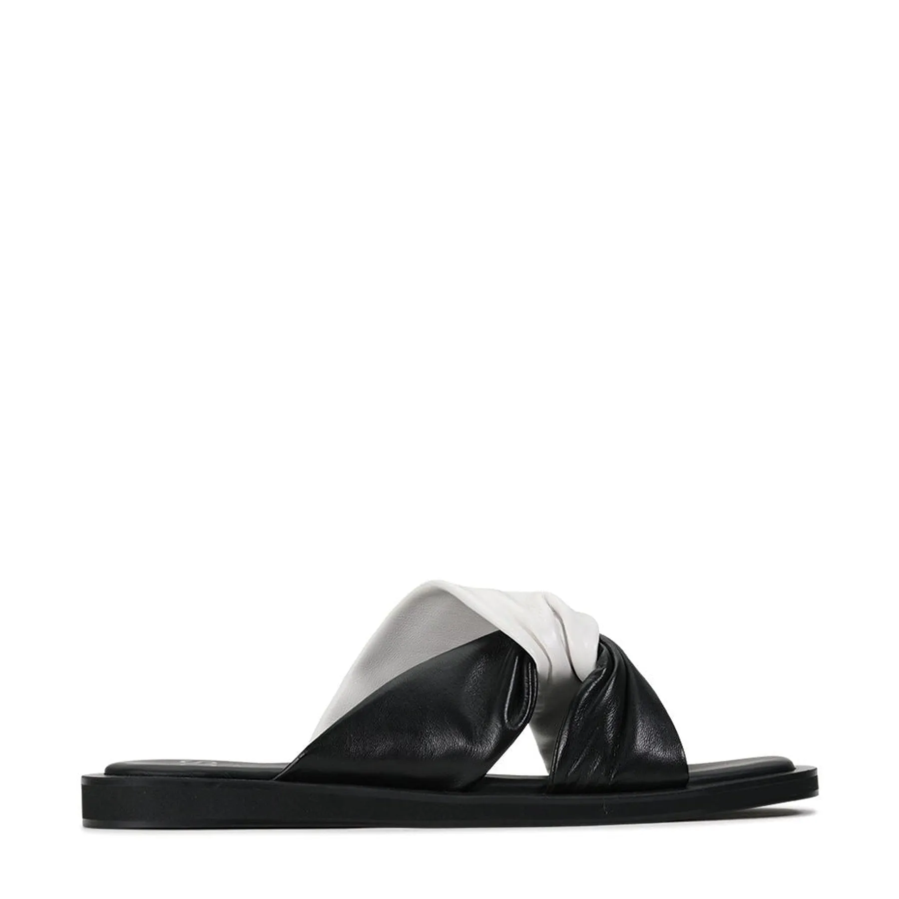 MISTIQUE CROSSOVER SANDAL